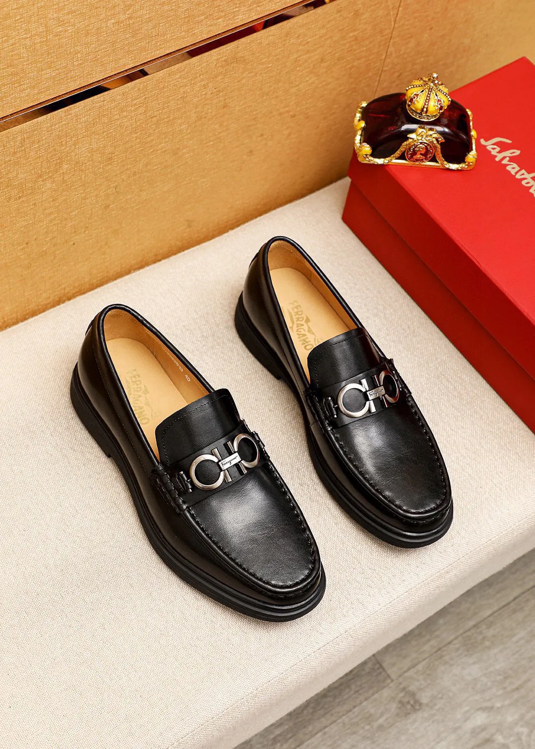 Men's shoes 💰460 💐 Product trademark: Ferragamo "Ferragamo" casual leather shoes Regular size: 38-44 (45🉑️customized) Product materials: Selected imported first-layer calfskin upper + luxury hardware buckle, imported water-dyed cow leather lining. Strong three-dimensional visual effect, rubber outsole Color: 1⃣️color optional